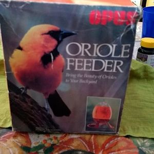OPUS (ORIOLE) feeder